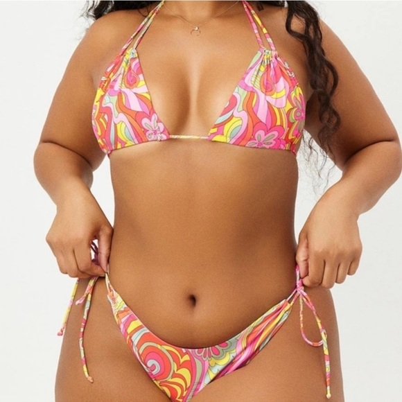 Frankie’s Bikinis X Hailee Steinfeld String Bikini Set Medium Bottom Small Top - Picture 1 of 4